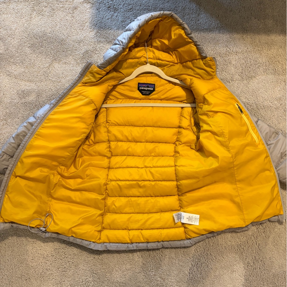 Patagonia Women's Hooded Puffer Jacket in Light Taupe - Picture 4 of 8